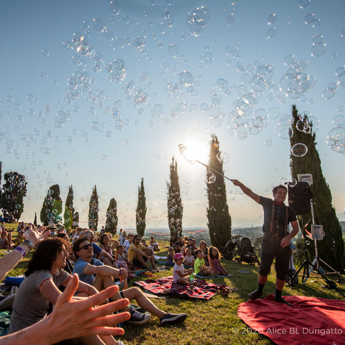 Prof. Bubbles bei einer Familienshow auf einem Festival